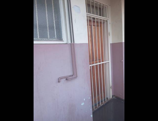 2 BEDROOM APARTMENT FOR SALE IN KEMPTON PARK CENTRAL